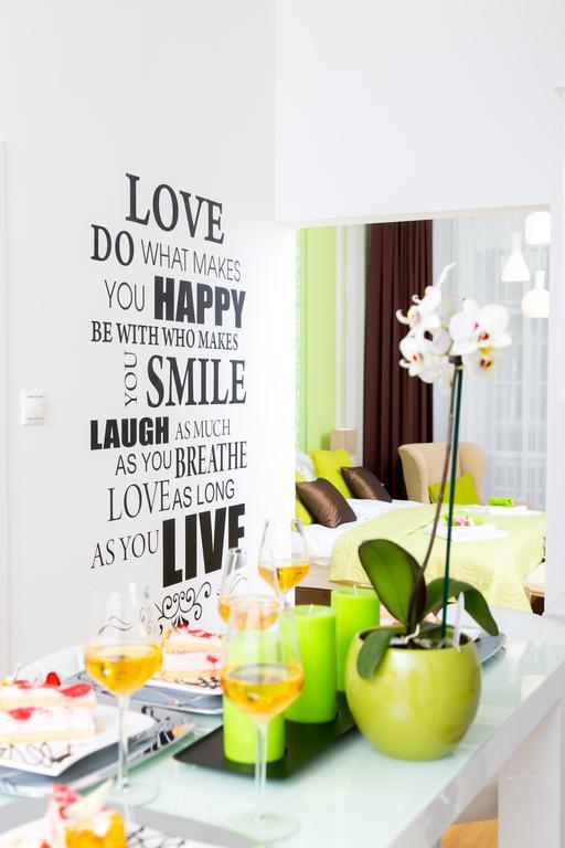 Makes You Happy Budapest Esterno foto